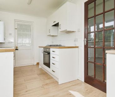 2 bedroom bungalow to rent - Photo 2