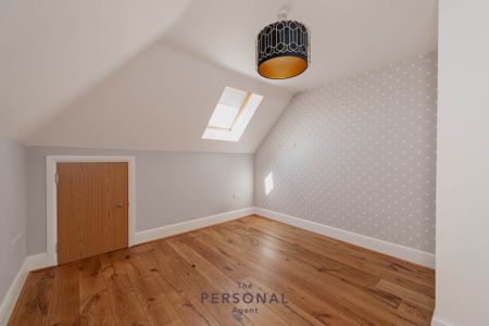 Oaktree Close, Epsom - Photo 3