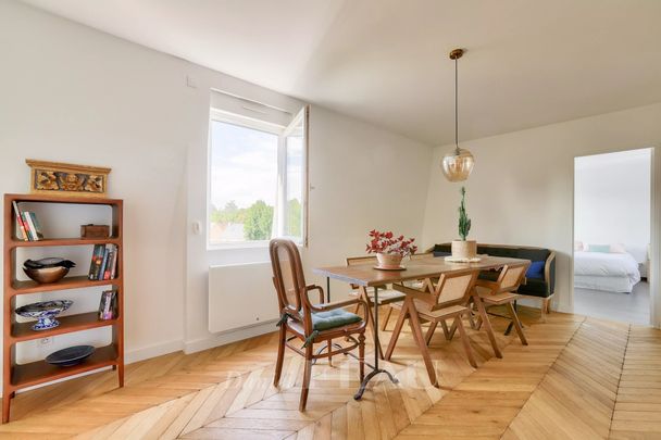 Appartement de charme meublé dans un hôtel particulier à Saint-Germain-en-Laye - Photo 1