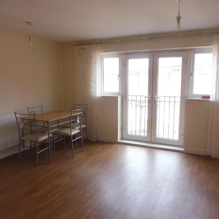 3 bedroom semi-detached house to rent - Photo 1