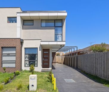 Fully Furnished Luxury Townhouse - Photo 1