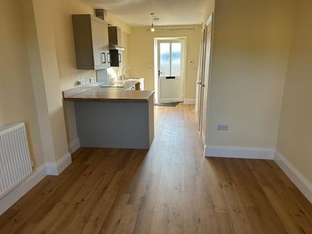 2 bedroom terraced house to rent - Photo 4