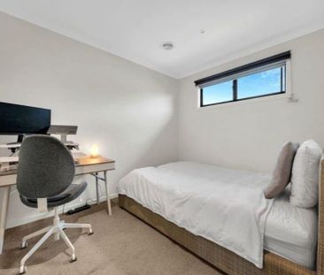 Splendid 4Br Townhouse in St Albans! - Photo 4