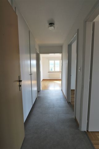 Living in an optimal location! - Photo 4