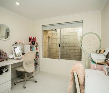 Modern 4x2 Family Home Opposite Duck Park � Comfort, Convenience & ... - Photo 2