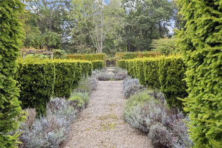 Stunning 18th Century Grade II lister manor house in Old Knebworth set in approximately 9 acres with outdoor pool - Photo 3