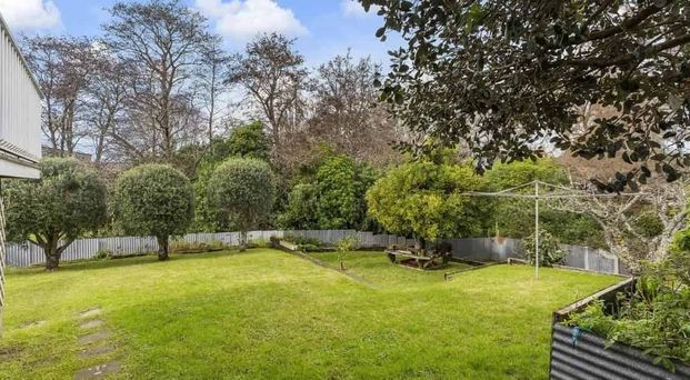 Sunny, Spacious Panmure Granny Flat w/ Garden! - Photo 1