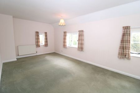 Halvergate Road, Freethorpe, NR13 - Photo 3