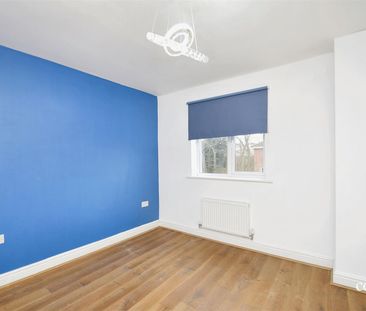 Flowers Avenue, Ruislip, HA4 - Photo 3