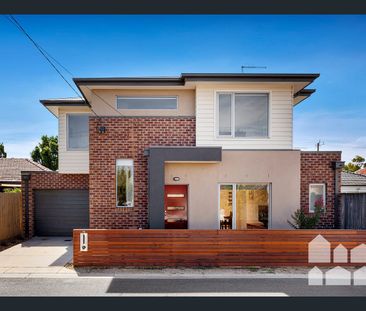 Fantastic Three Bedroom Home! - Photo 4