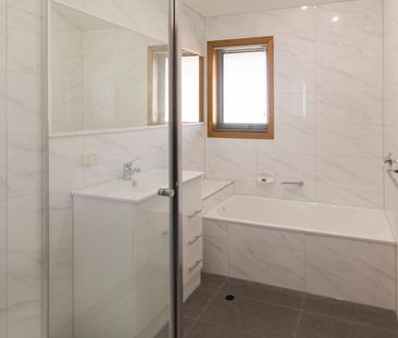 Unsurpassed Convenience in the heart of Leafy Coburg Awaits - Photo 6