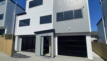 BLOCKHOUSE BAY - Only a year old and looking for a New Family - Photo 3