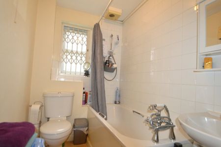 Worcester Gardens, Slough, Berkshire,SL1 - Photo 4