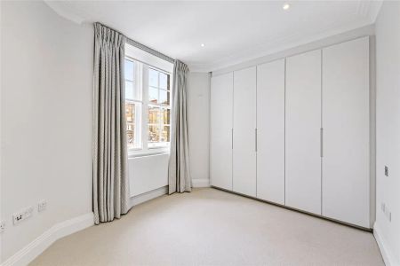 3 bedroom flat in 93 Sloane Street - Photo 3