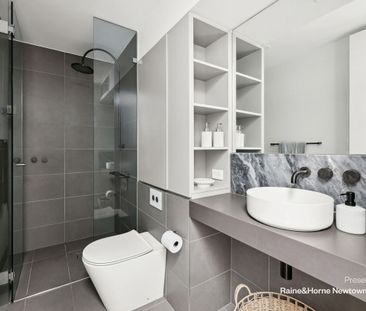 Split-level designer living - Photo 3