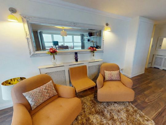 Flat to rent on - Photo 1