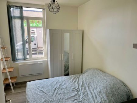 EN CENTRE VILLE JOLI MEUBLE AVEC PETITE COUR - Photo 2