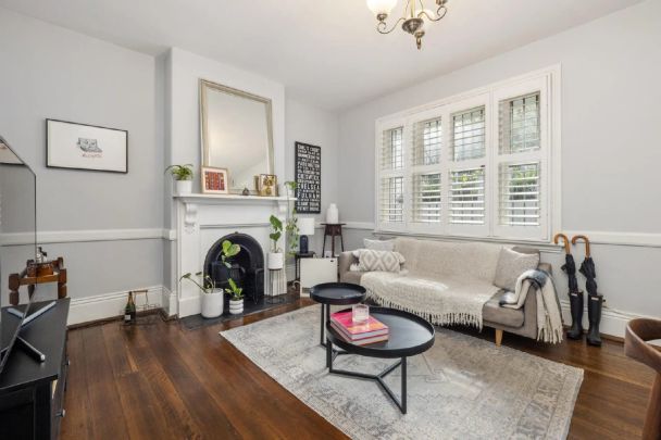 Spacious apartment in vibrant sought-after location - Photo 1