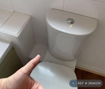 3 bedroom end of terrace house to rent - Photo 4