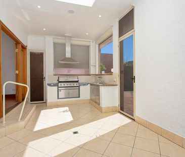 At the Centre of it All - Photo 4