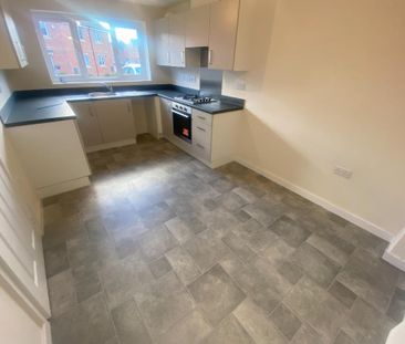 3 bedroom semi-detached house to rent - Photo 6