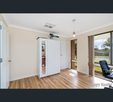 22 Huggins Road, Thornlie, WA 6108 - Photo 4
