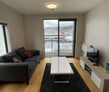 Modern 1 Bedroom Apartment - FURNISHED - Photo 3