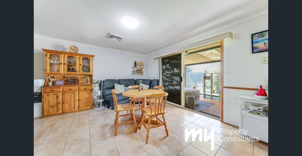 Family Home in a Quiet Narellan Gardens Cul-de-Sac POOL! - Photo 1