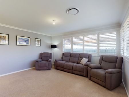 BEAUTIFUL EXECUTIVE HOME - Photo 5