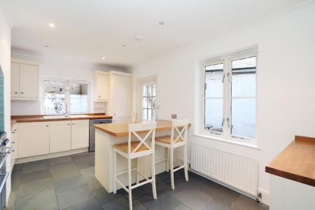 Weston Green, Thames Ditton - 3 bedrooms Property for lettings - Seymours - Photo 2