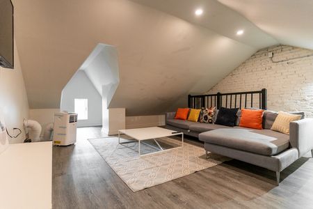 $1,399 / 2 br / 1 ba / 600 sqft 210 Wilson st unit A - Photo 3