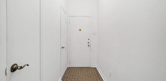 GHETTO MCGILL- STUDIO RENOVÉ & MEUBLÉ- EMPLACEMENT EXCEPTIONNEL - Photo 2