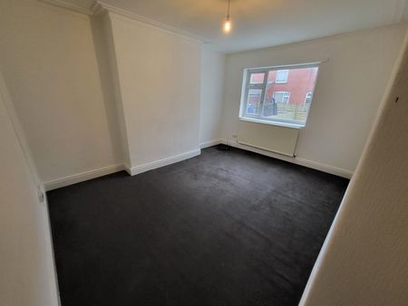 3 Bed Semi-Detached House, Wilton Avenue, M25 - Photo 2