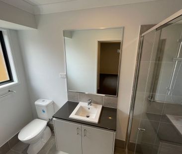 Modern 4-Bedroom Home in Park Ridge! - Photo 5