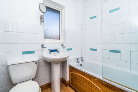 3 bedroom house to rent St. George Close, Bursledon, Southampton, SO31 - Photo 5