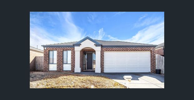 Spacious Family Home in Prime Location !!! - Photo 1