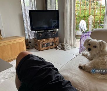 1 bedroom in a house share to rent - Photo 2