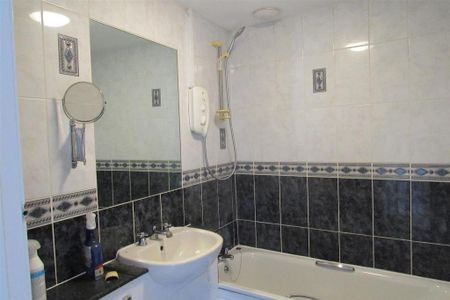 3 bedroom terraced house to rent - Photo 4