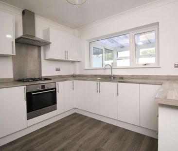 3 bedroom semi-detached house to rent - Photo 2