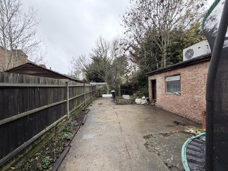 3 bedroom maisonette to rent - Photo 2