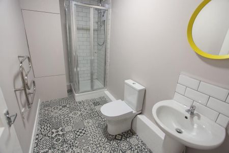 4 bedroom flat to rent - Photo 3