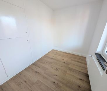 **Frisch renoviert: +neuer Laminat +weiße Wände +neues Tageslichtba... - Photo 3