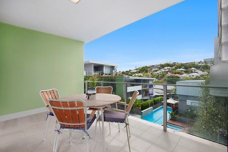 PADDINGTON -EXTRA LARGE 1 BEDROOM 1 BATHROOM APARTMENT - JUST 2KM FROM THE CBD - Photo 5