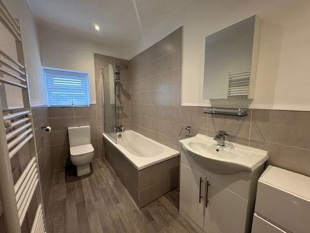 Grove Lane, Padiham - Photo 4