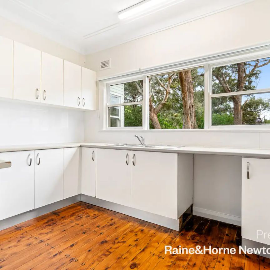 “Leafy residence in a sought-after location” - Photo 1