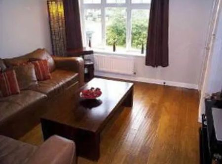3 Bed End Terrace, Mclaren Fields, LS13 - Photo 2