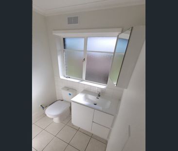 Bright Studio Living in Prime Elwood - Photo 4