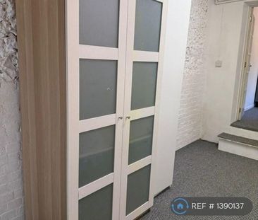 5 bedroom semi-detached house to rent - Photo 4