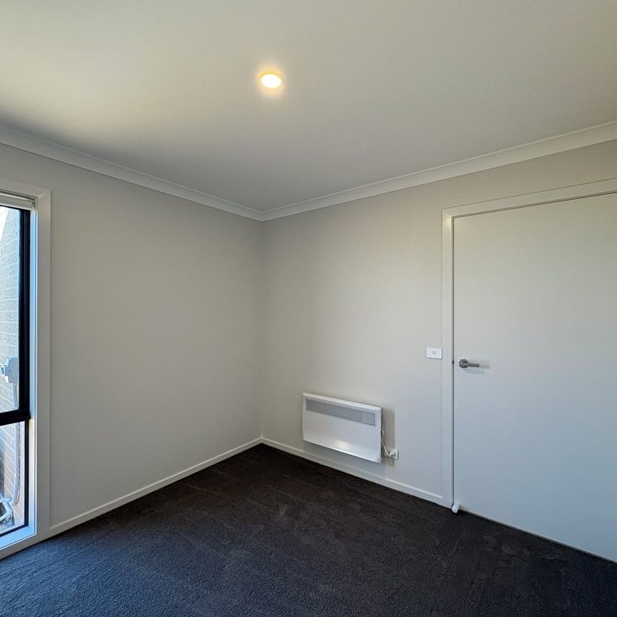 Spacious & Modern Living Near Geelong - Photo 1