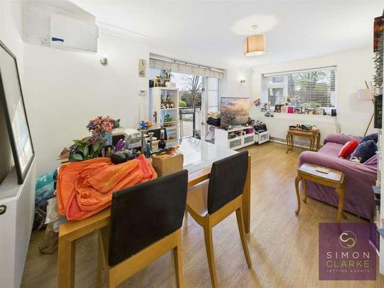 Moss Hall Grove, Woodside, N12 - Photo 1